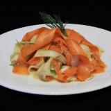 Огурец и морковь - казалось бы что может быть проще, но добавим необычный соус и вот уже знакомые продукты заиграли новым вкусом.